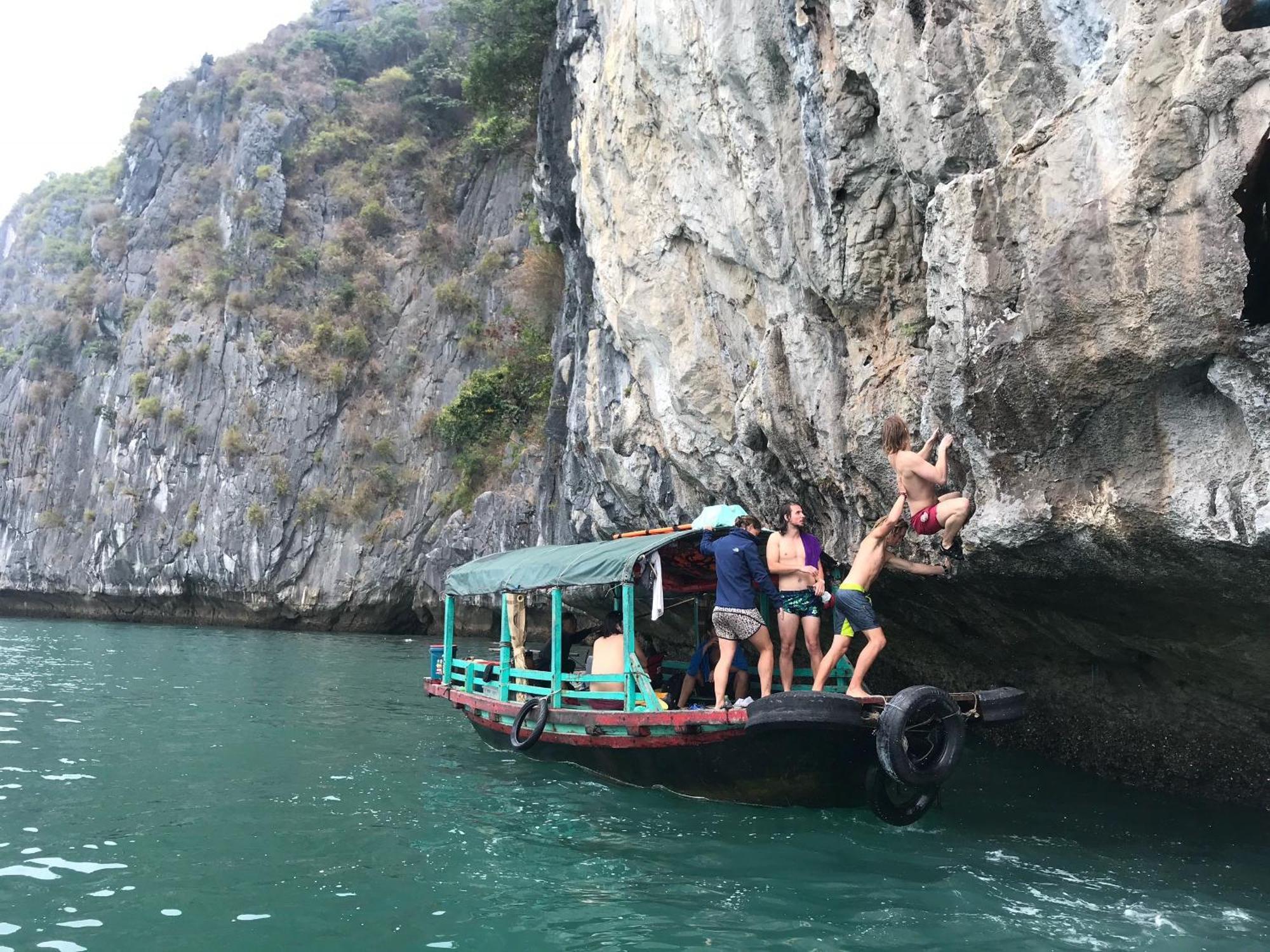 Cat Ba Victory Hostel Dong Khe Sau Extérieur photo